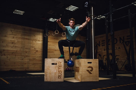 Atleta Picsil saltando al cajón o box jump