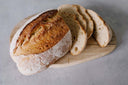 Un pan de chapata cortado en rodajas