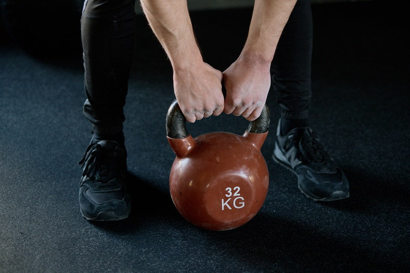 Un atleta de Picsil realizando un Goblet Squat